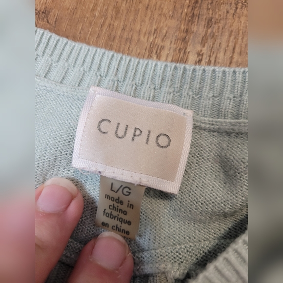 FREE W BUNDLE Cupio high low sweater - Picture 4 of 8